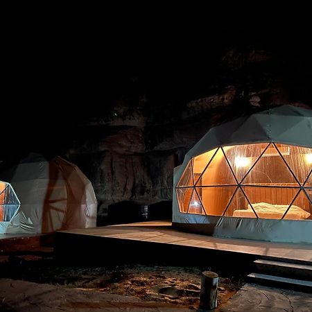 Scarlet Luxury Camp Wadi Rum Buitenkant foto