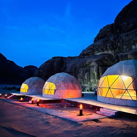 Scarlet Luxury Camp Wadi Rum Buitenkant foto