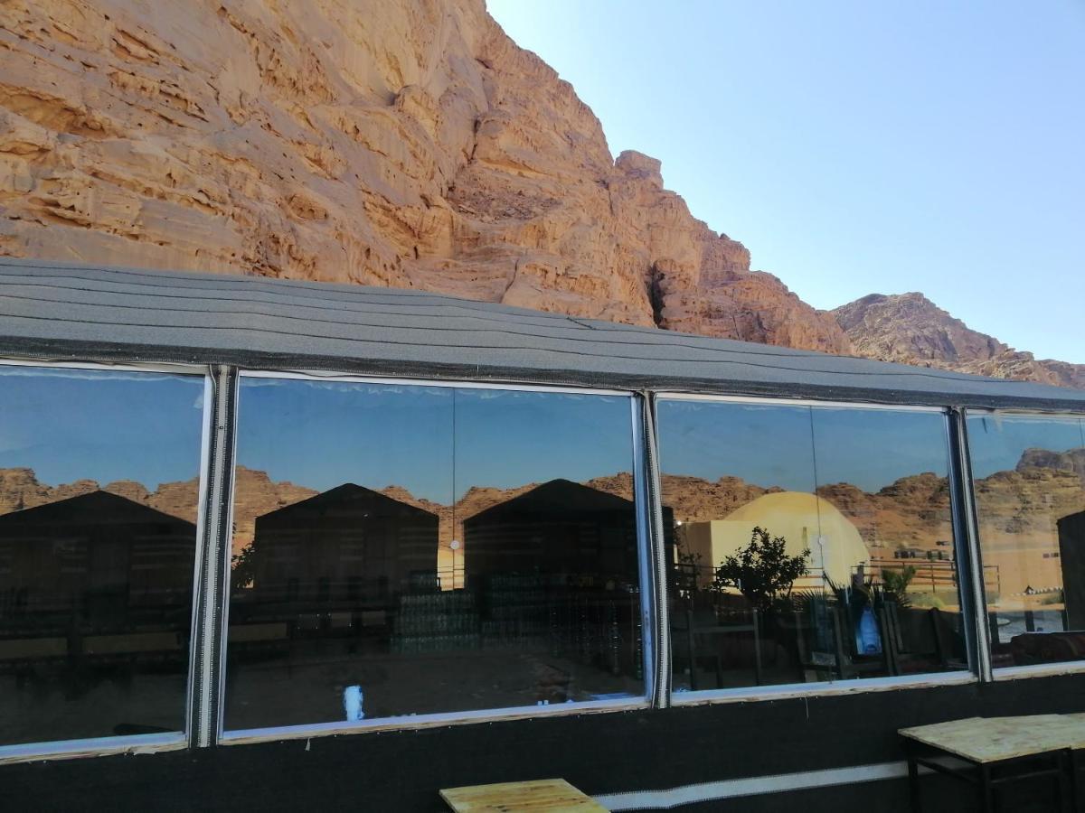 Scarlet Luxury Camp Wadi Rum Buitenkant foto