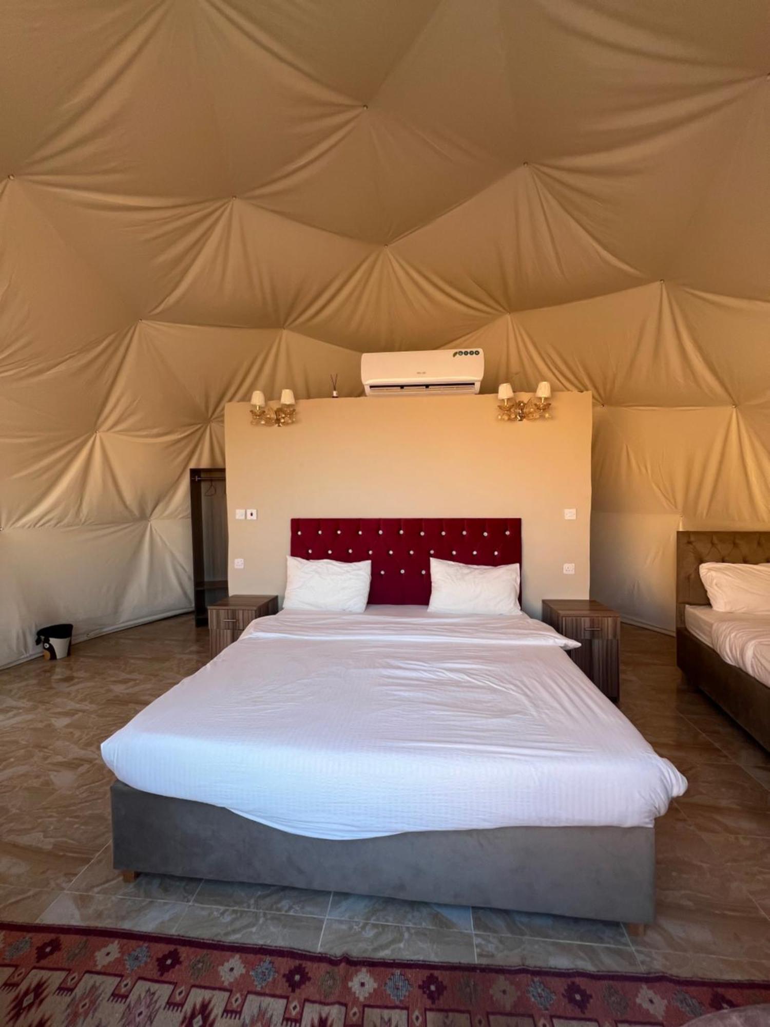 Scarlet Luxury Camp Wadi Rum Buitenkant foto
