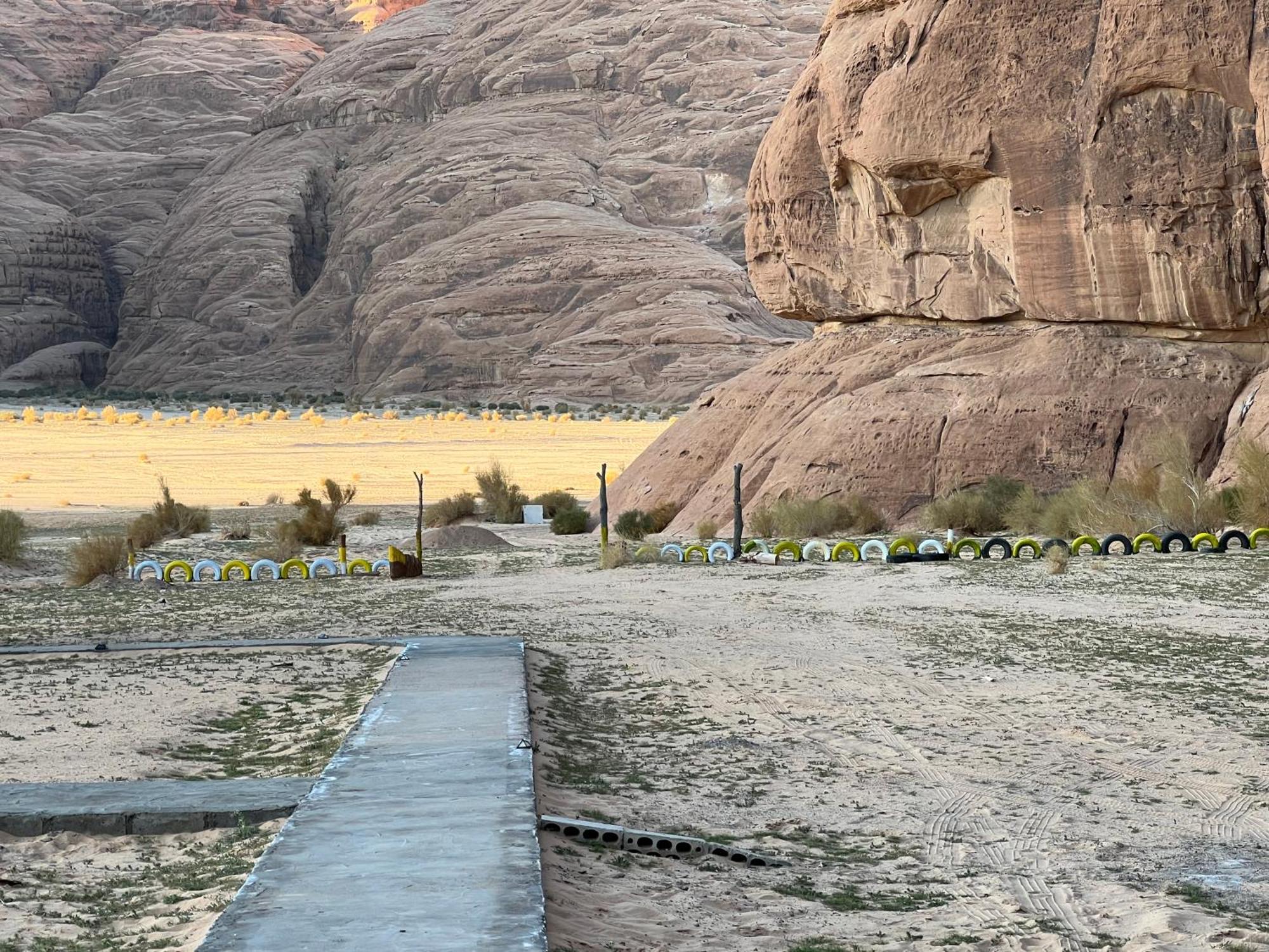 Scarlet Luxury Camp Wadi Rum Buitenkant foto