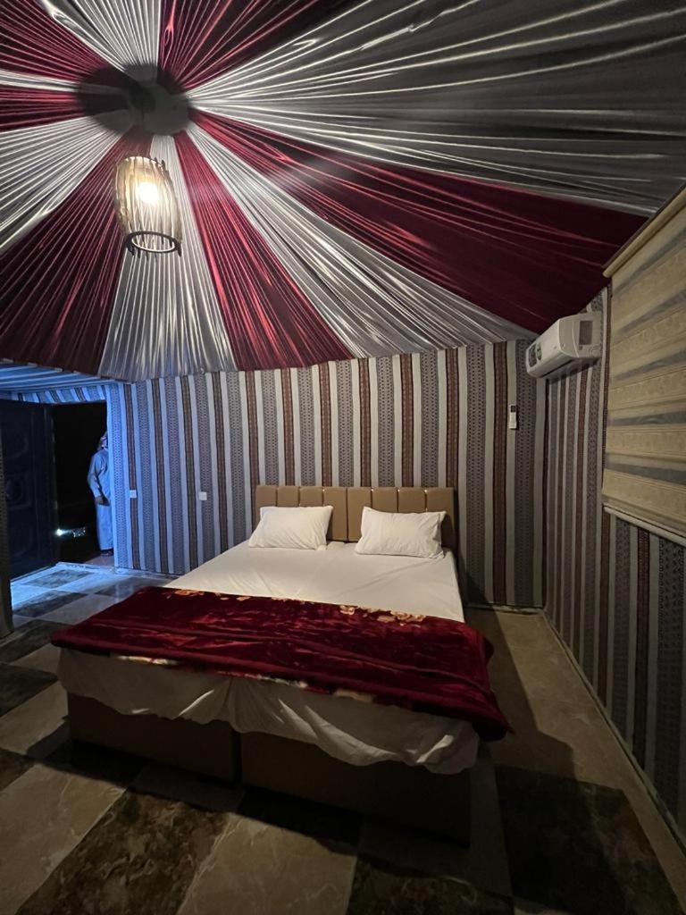 Scarlet Luxury Camp Wadi Rum Buitenkant foto