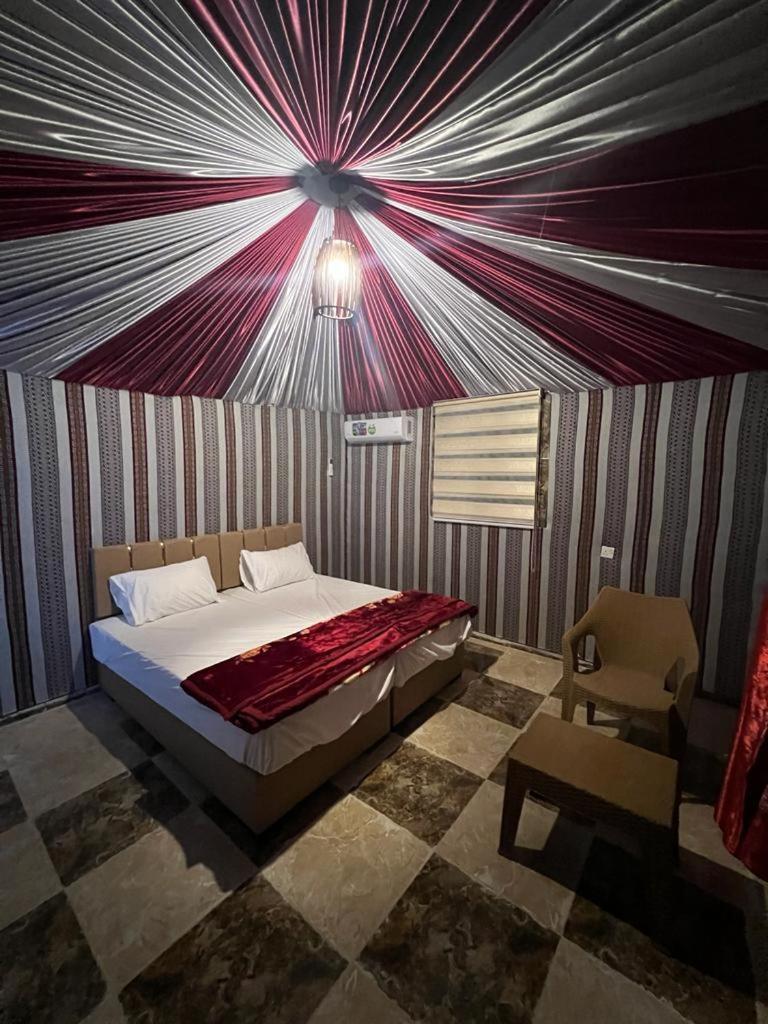 Scarlet Luxury Camp Wadi Rum Buitenkant foto