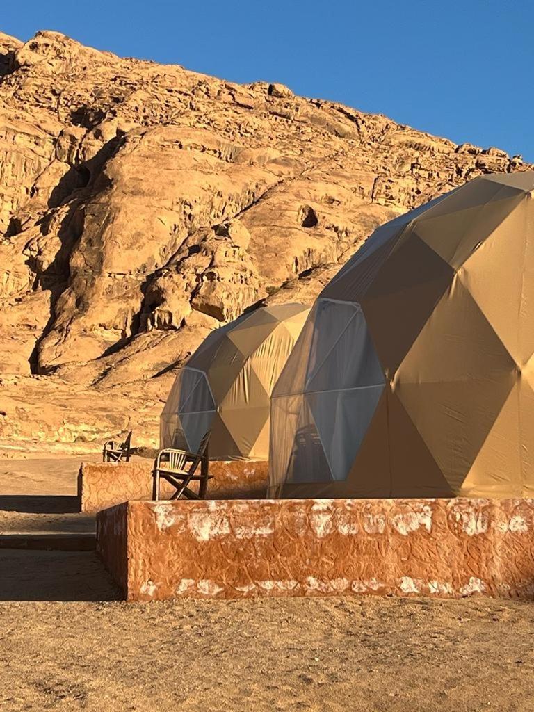 Scarlet Luxury Camp Wadi Rum Buitenkant foto
