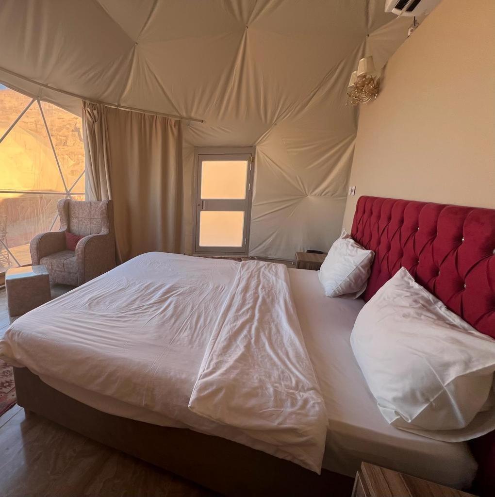 Scarlet Luxury Camp Wadi Rum Buitenkant foto
