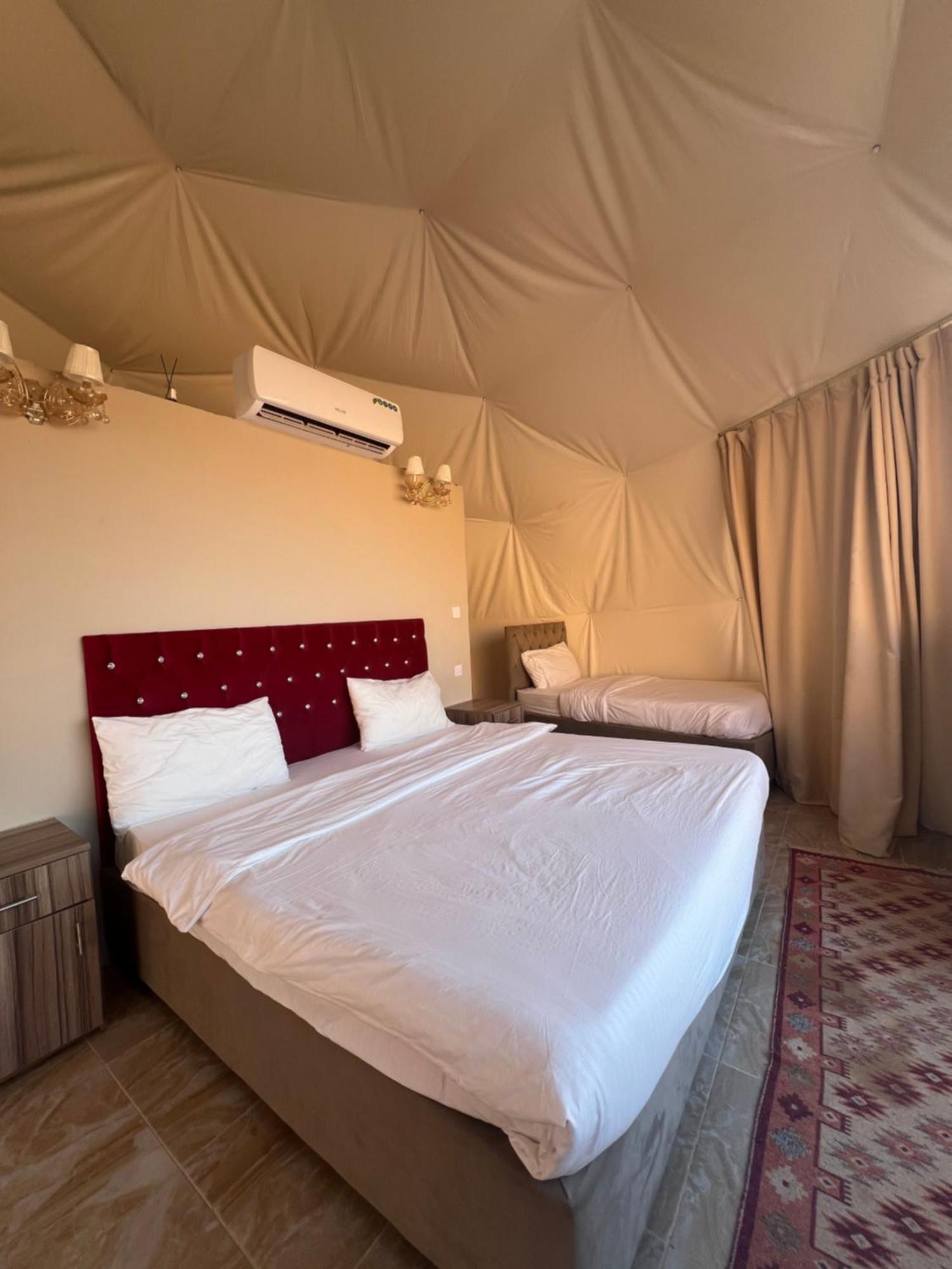 Scarlet Luxury Camp Wadi Rum Buitenkant foto