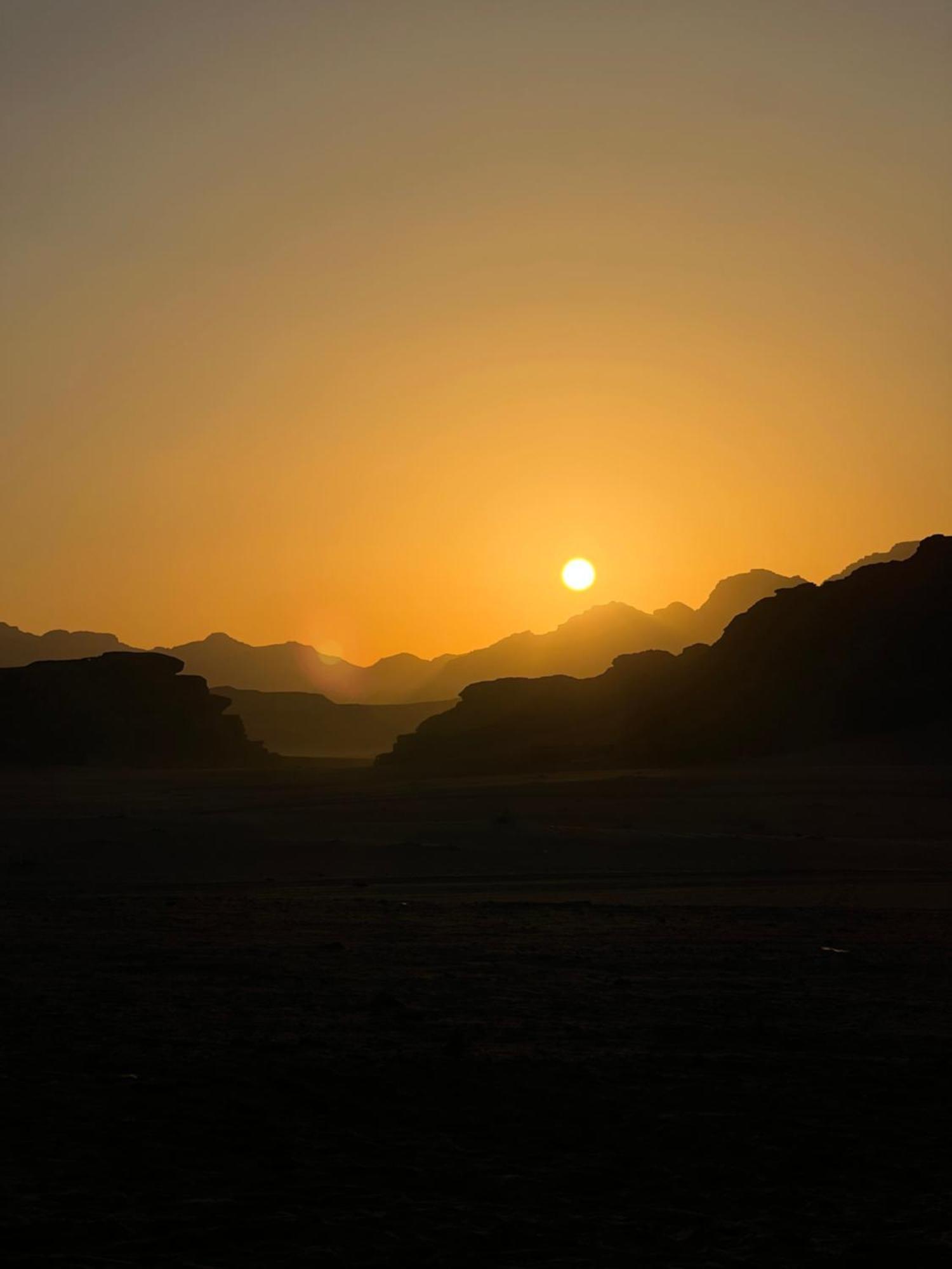 Scarlet Luxury Camp Wadi Rum Buitenkant foto