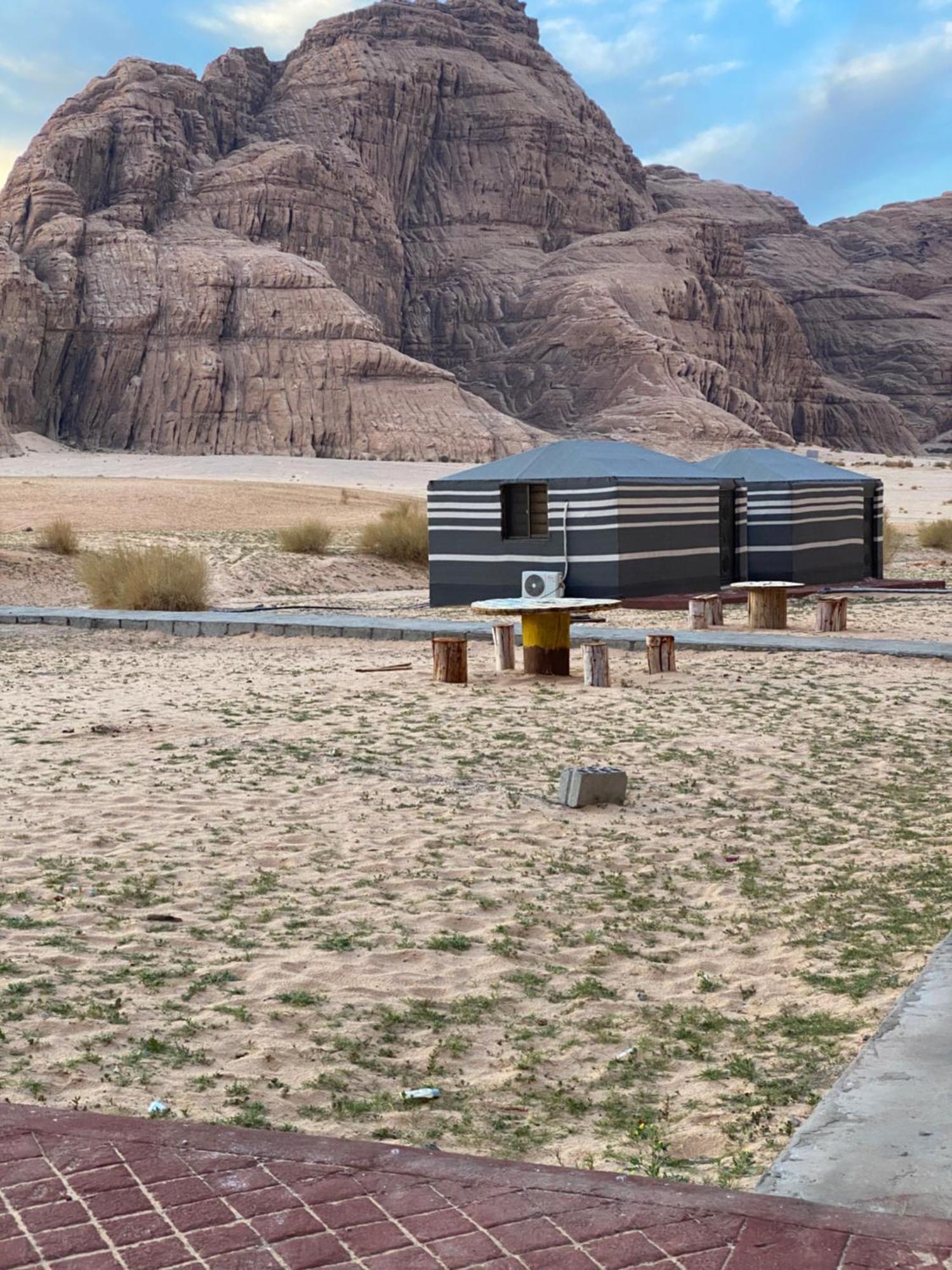 Scarlet Luxury Camp Wadi Rum Buitenkant foto