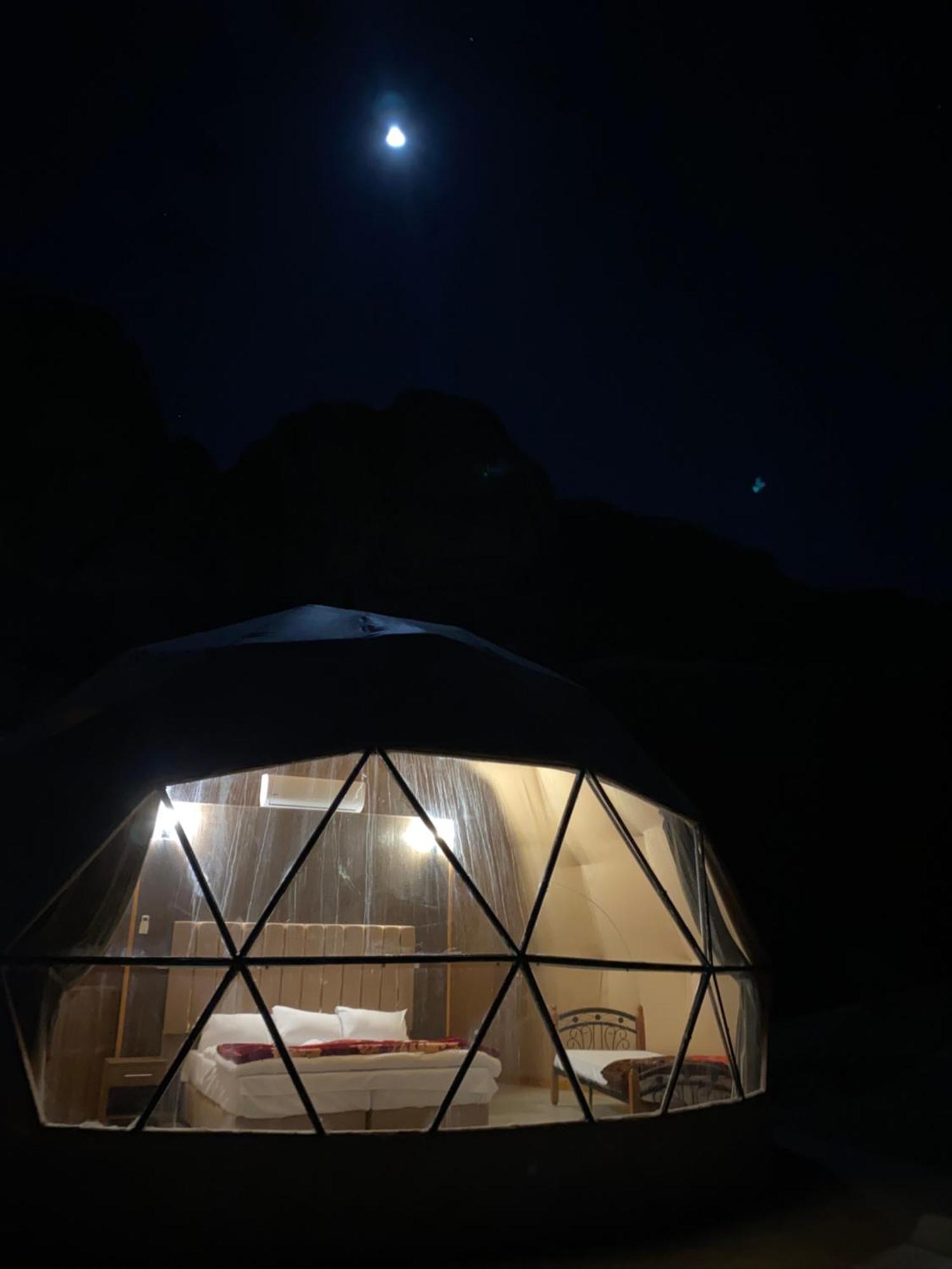 Scarlet Luxury Camp Wadi Rum Buitenkant foto
