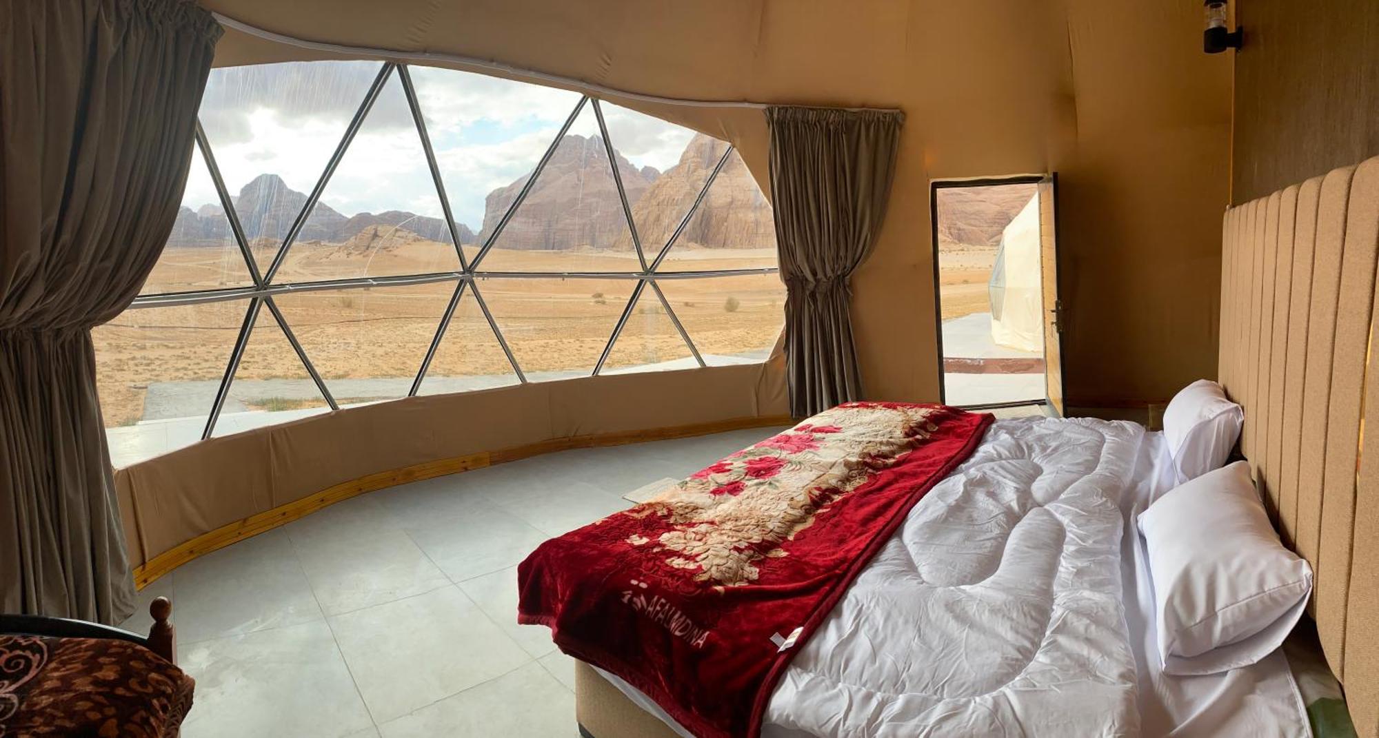 Scarlet Luxury Camp Wadi Rum Buitenkant foto