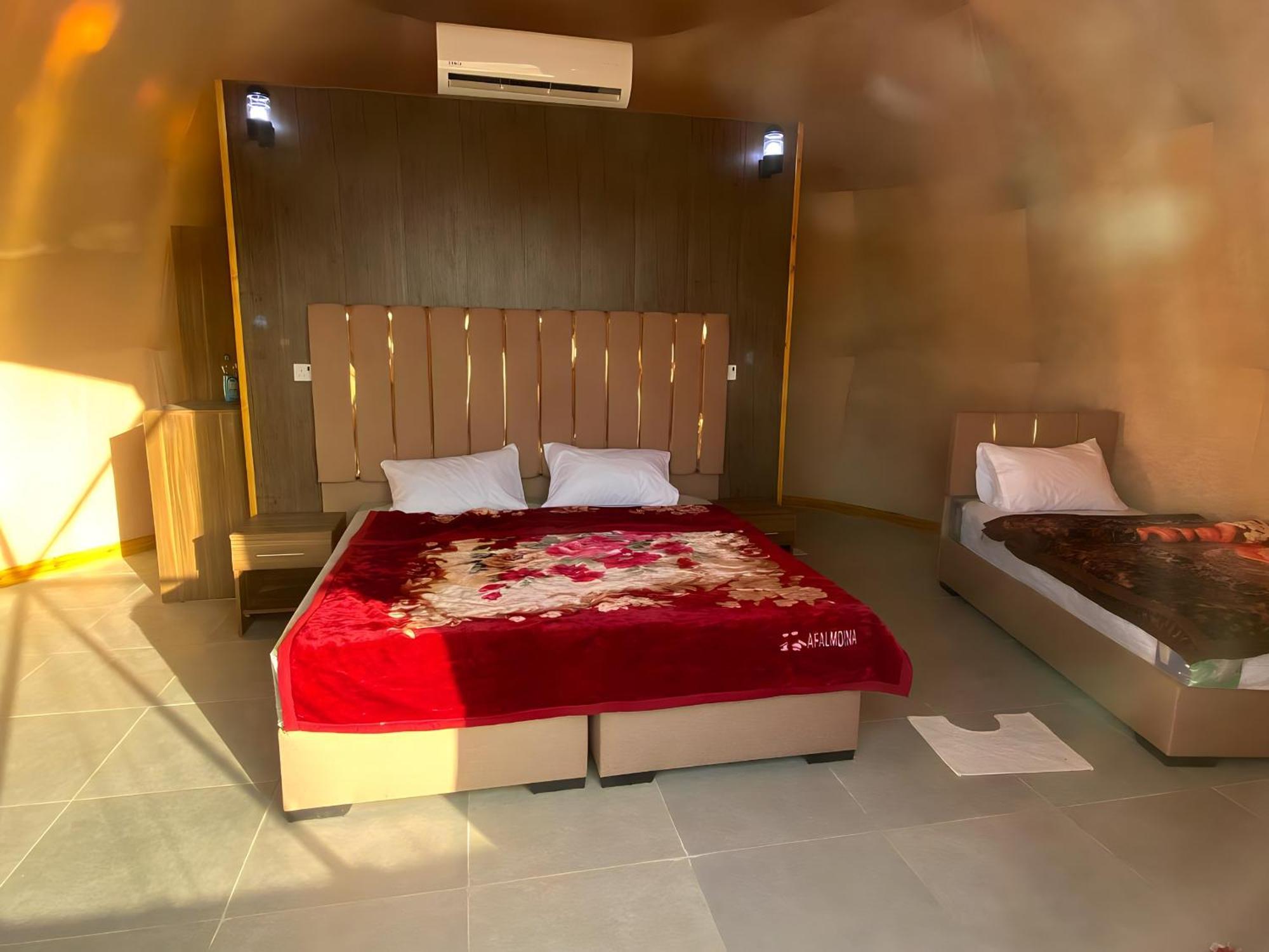 Scarlet Luxury Camp Wadi Rum Buitenkant foto