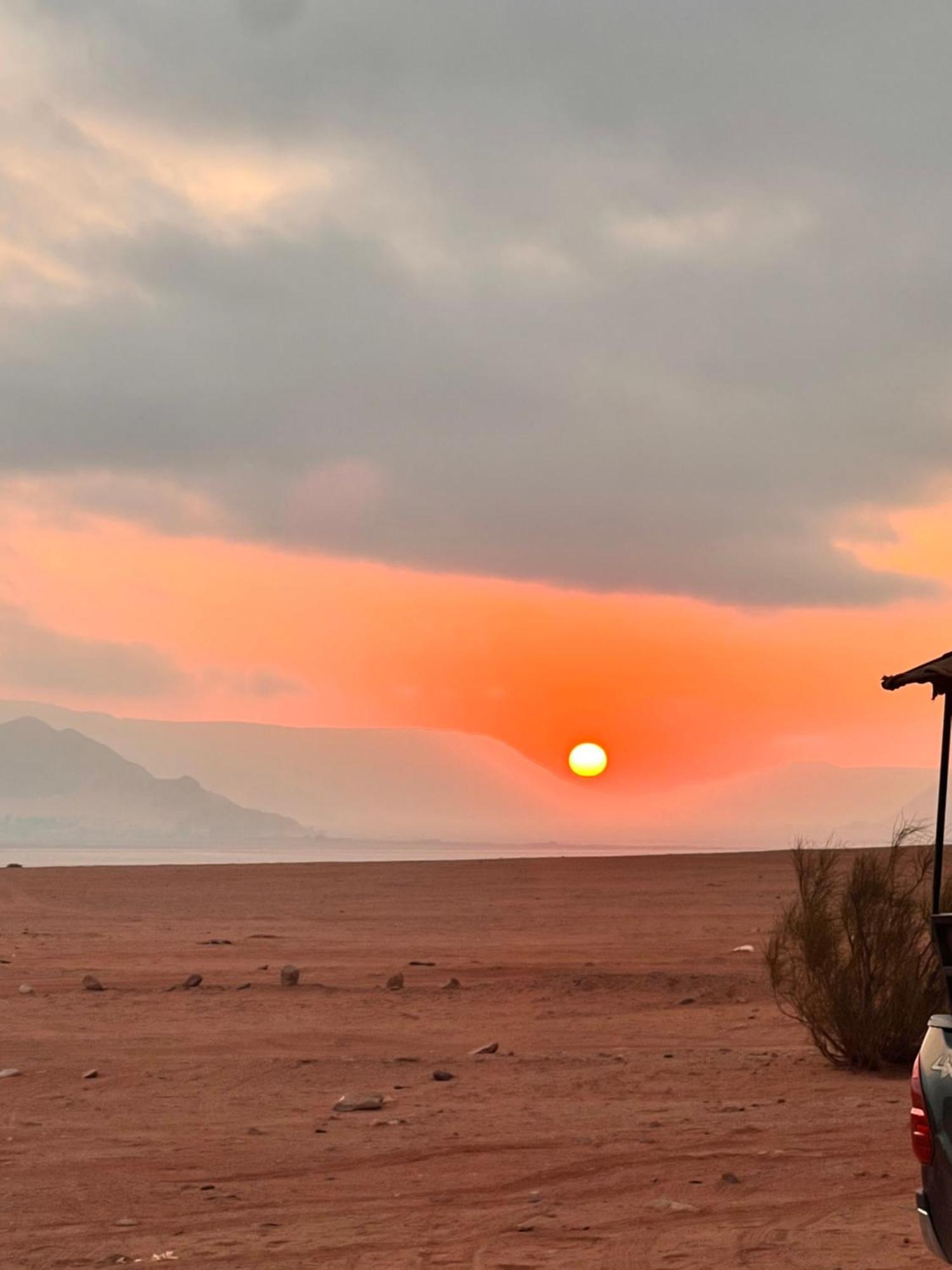 Scarlet Luxury Camp Wadi Rum Buitenkant foto