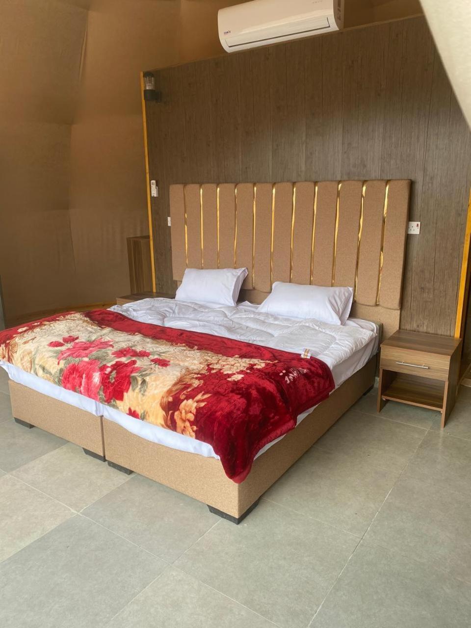 Scarlet Luxury Camp Wadi Rum Buitenkant foto