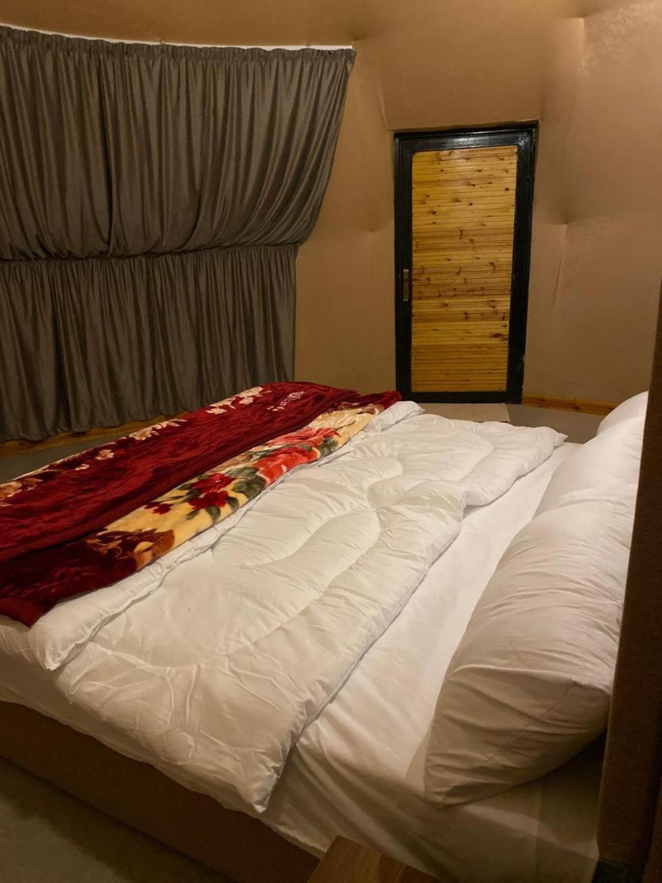 Scarlet Luxury Camp Wadi Rum Buitenkant foto
