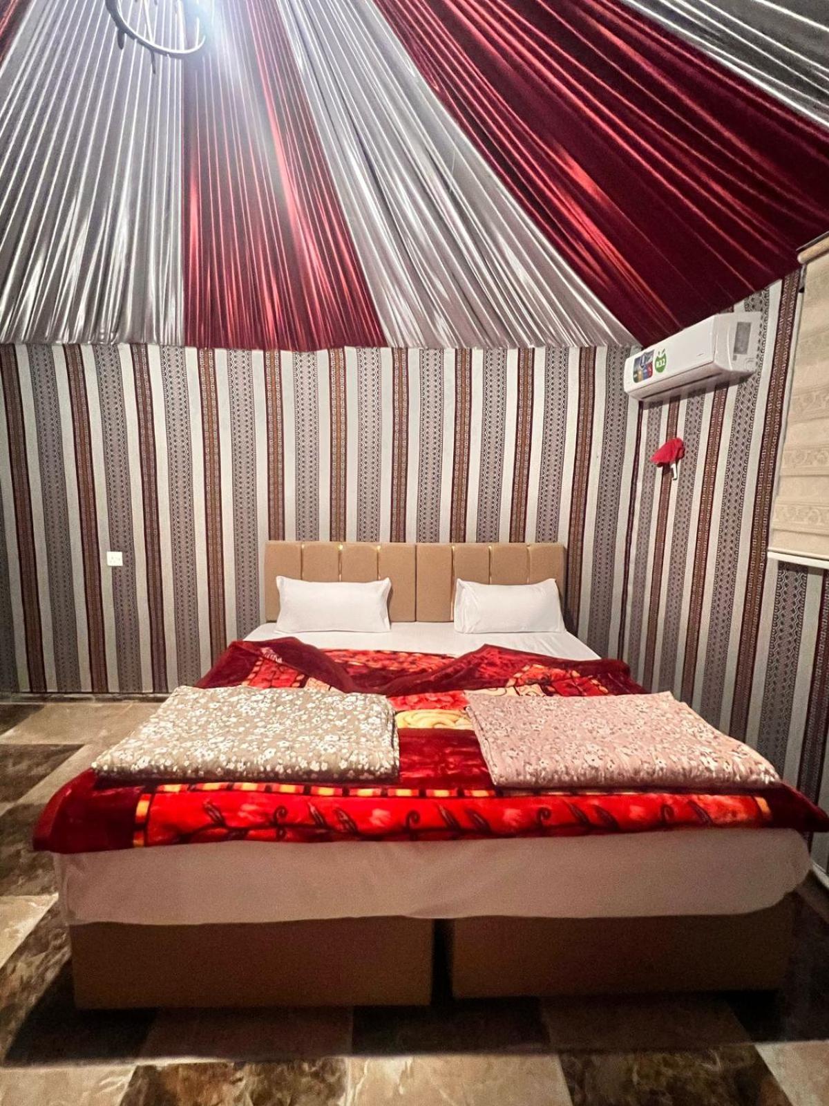 Scarlet Luxury Camp Wadi Rum Buitenkant foto