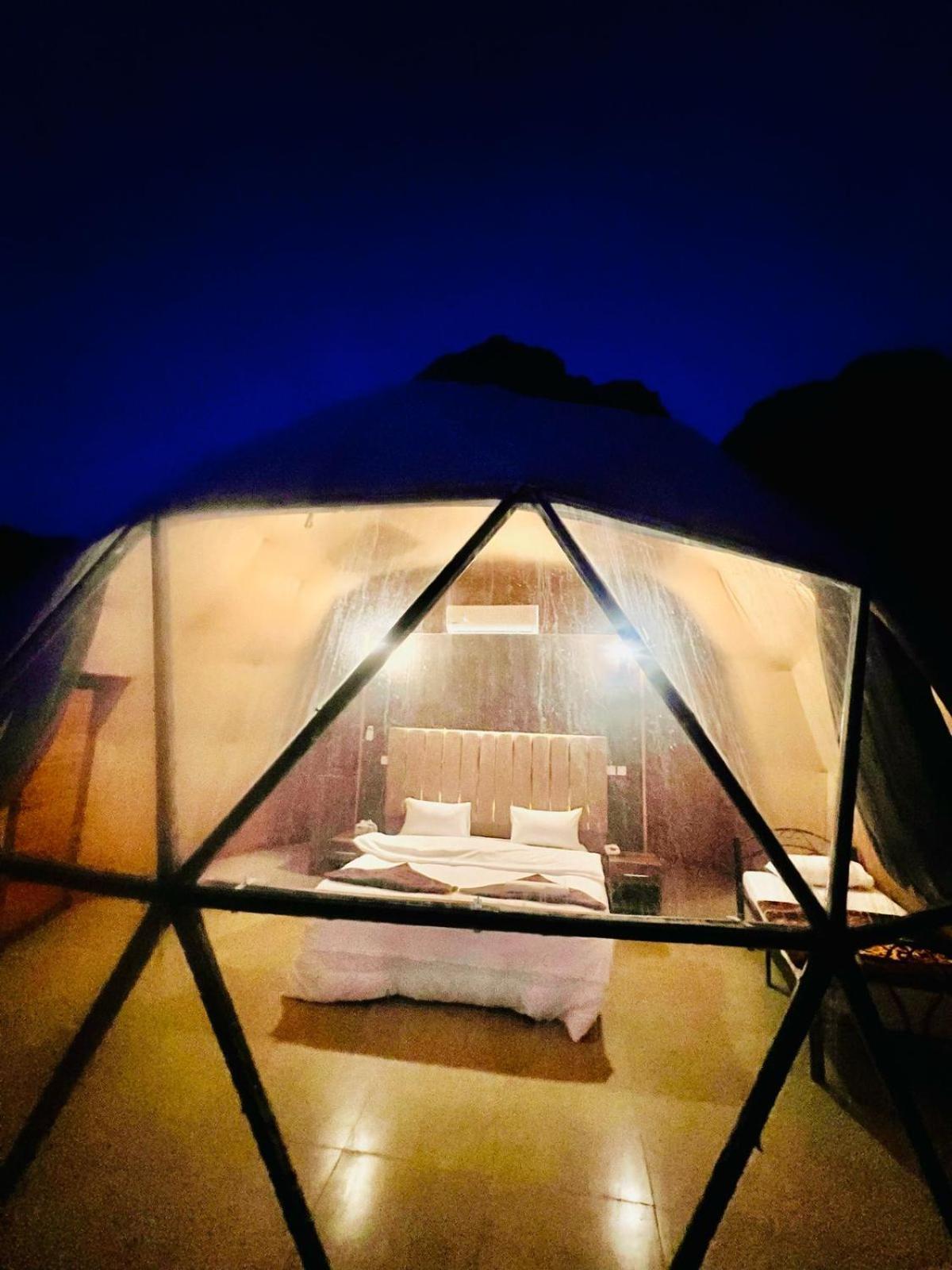 Scarlet Luxury Camp Wadi Rum Buitenkant foto