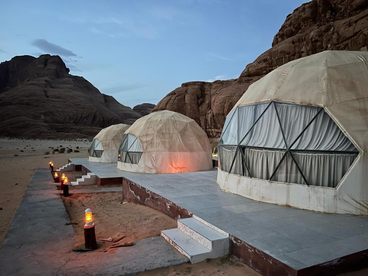 Scarlet Luxury Camp Wadi Rum Buitenkant foto