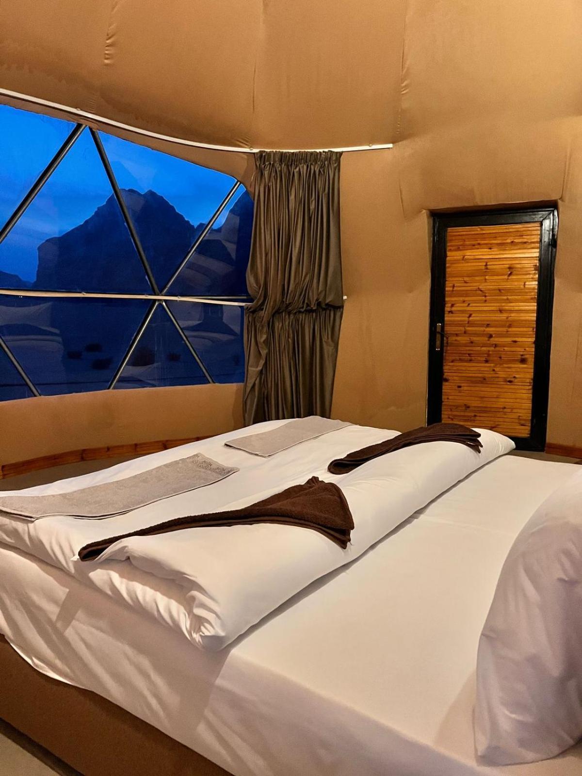 Scarlet Luxury Camp Wadi Rum Buitenkant foto