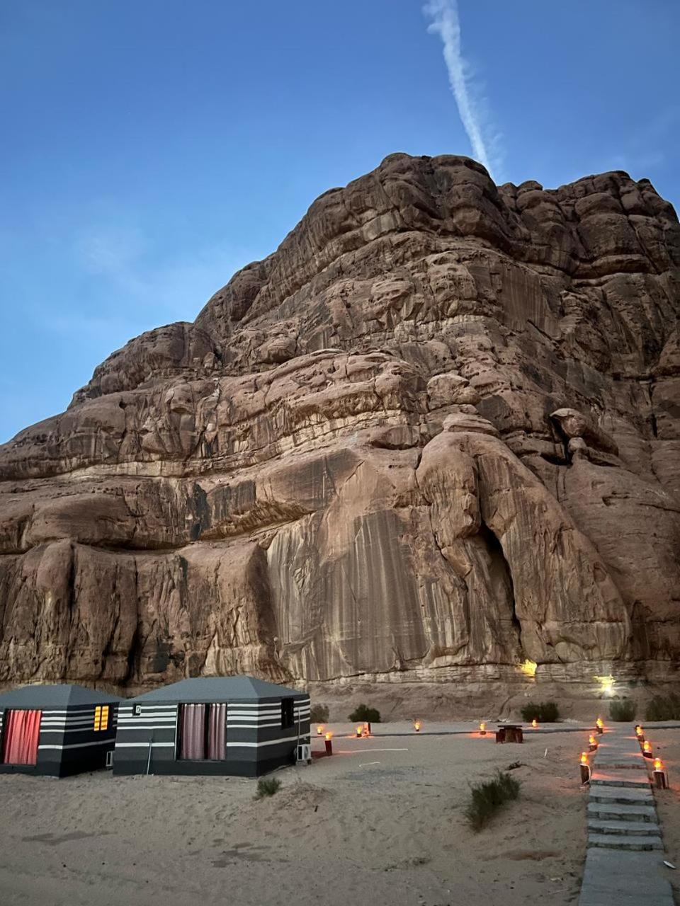 Scarlet Luxury Camp Wadi Rum Buitenkant foto