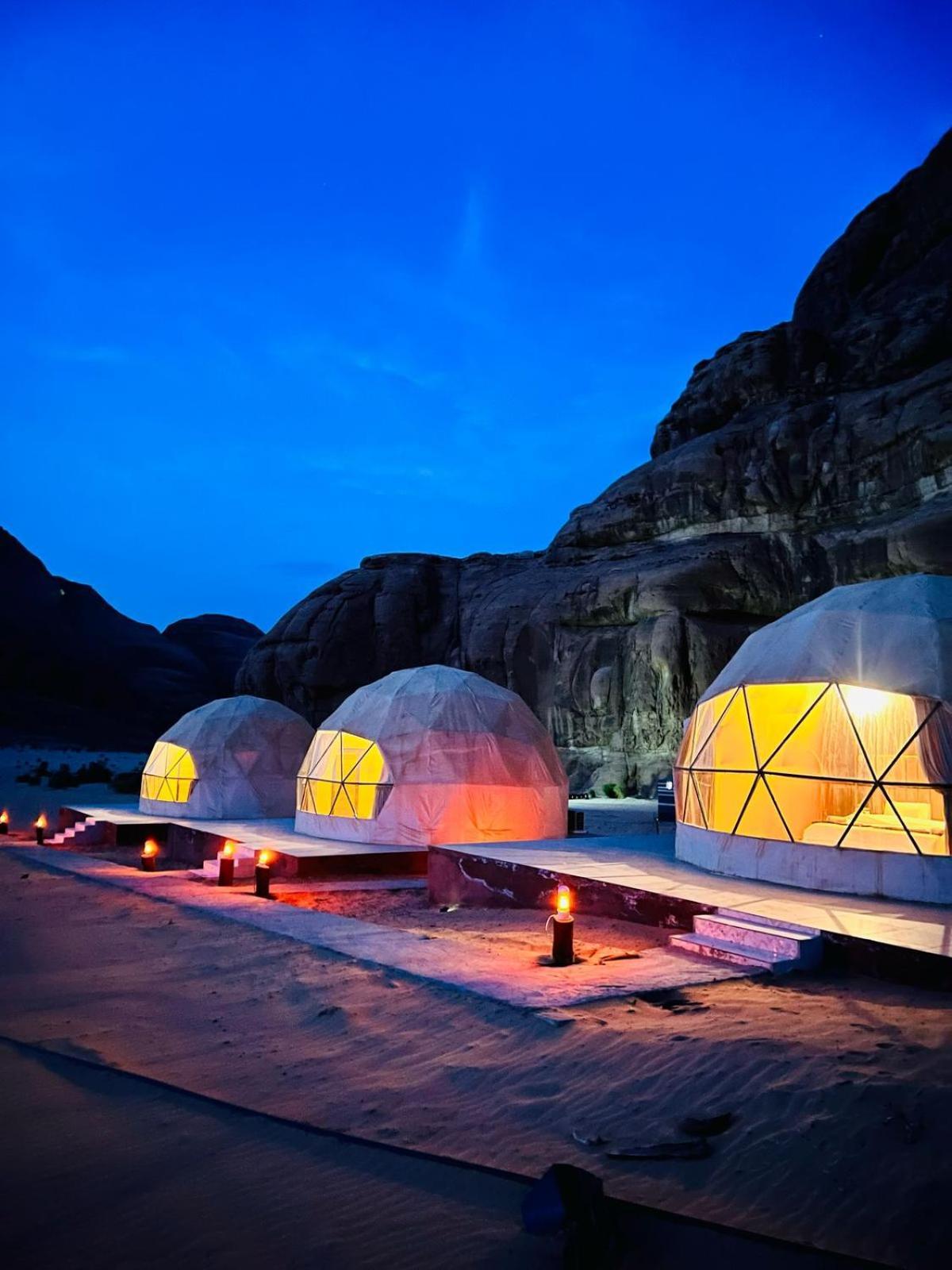 Scarlet Luxury Camp Wadi Rum Buitenkant foto