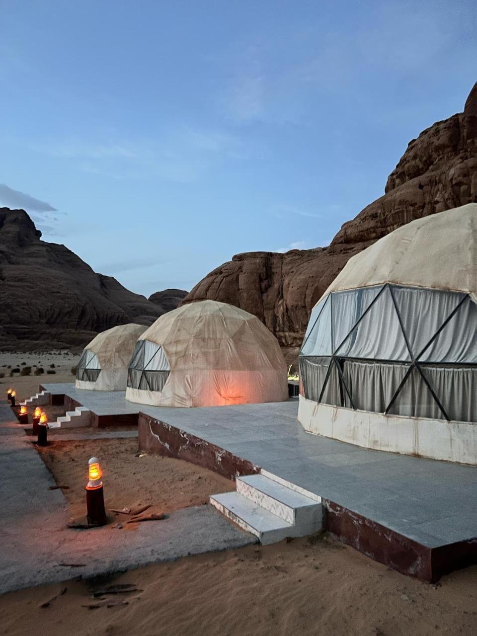 Scarlet Luxury Camp Wadi Rum Buitenkant foto