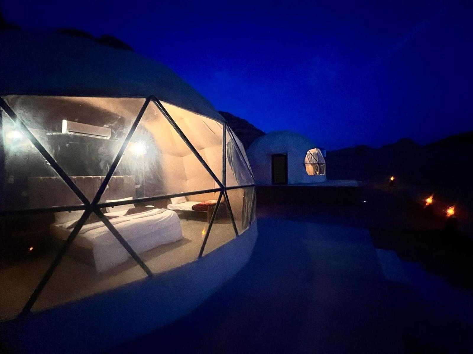 Scarlet Luxury Camp Wadi Rum Buitenkant foto